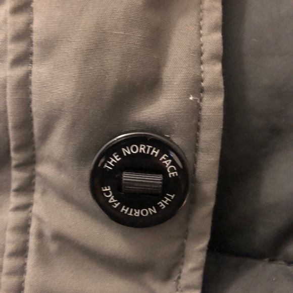 North face winter coat - Picture 3 of 8